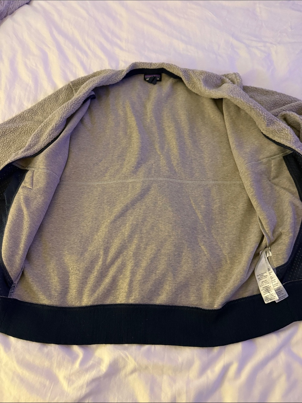 Patagonia Men’s Zip-Up Fleece Jacket in Light Beige with Navy Trim - Picture 9 of 10